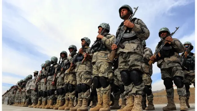 ناټو قومندان ویلي، امریکايي سلاکاران به بېلا بېلو برخو کې له افغان ځواکونو سره ګډ کار وکړي