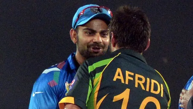 2014માં રમાયેલા એશિયા કપમાં ઢાકામાં પાકિસ્તાન સામેની વન ડે મૅચમાં વિરાટ કોહલી અને શાહિદ આફ્રિદી