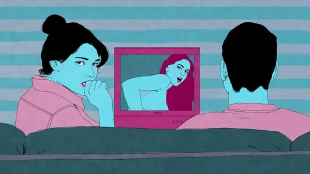 Pareja viendo una película pornográfica.