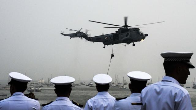 भारतीय नौसेना ने खुद इसी हेलिकॉप्टर की मांग की है.
