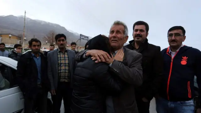 خانواده‌ها امیدوار هستند که مسافران زنده مانده باشند