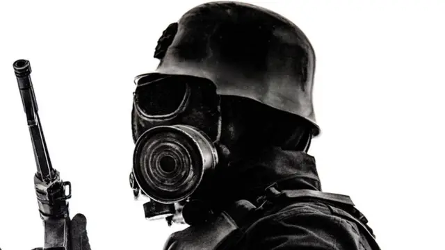 Una recreación de soldados alemanes con máscaras antigas.