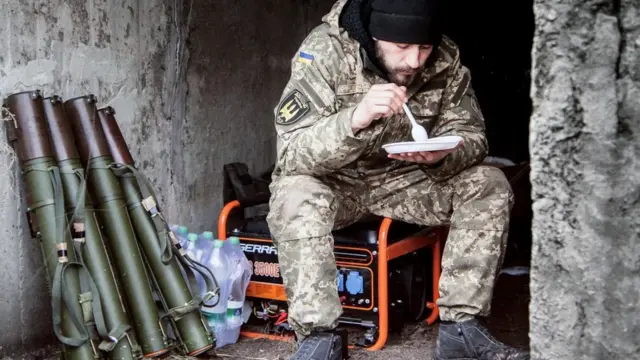 Військовий у бліндажі