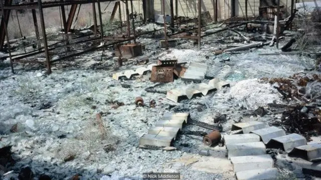 تنها ۱۵ دقیقه گردش در مجموعه آزمایشگاه‌ها کافی بود تا ماسک‌های ایمنی اعضای گروه اشباع شود