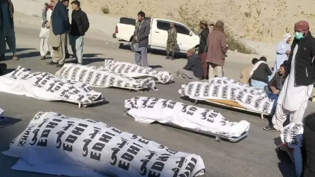 کان کنوں کی میتیں