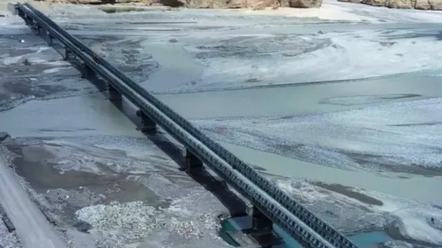 ਭਾਰਤ ਨੇ ਸਰਹੱਦ ਨੇੜੇ ਕਈ ਕਿਲੋਮੀਟਰ ਲੰਬੀ ਸੜਕ ਬਣਾ ਲਈ ਹੈ ਜਿਸ ਬਾਰੇ ਚੀਨ ਨੂੰ ਇਤਰਾਜ਼ ਹੈ