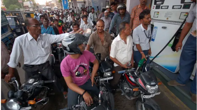 ભારતના પેટ્રોલ ભાવ-વધારાની પ્રતીકાત્મક તસવીર