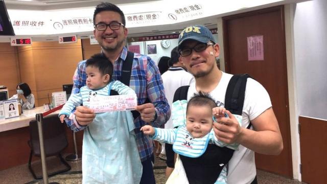 台湾同志Jay Lin和他的同性伴侣抚养一对双胞胎儿子