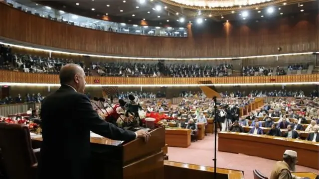 رجب طیب اردوګان د جمعې پر ورځ د پاکستان پارلمان ګډې غونډې ته وینا وکړه
