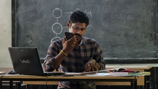 ஆன்லைன் கல்வி ரேடியோவை உருவாக்கிய ஆ.கார்த்திக்ராஜா