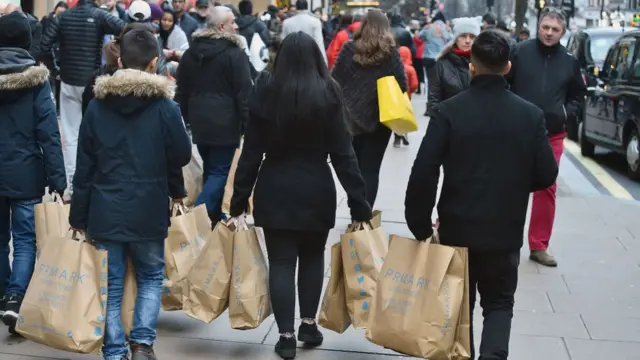 Shoppers for Oxford street UK