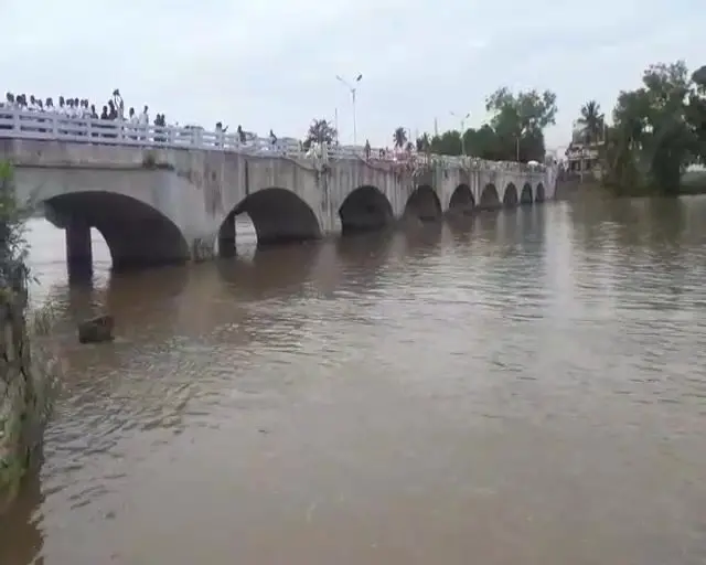 ஈரோட்டில் வெள்ளம்: கிராமங்களில் உட்புகுந்த நீர்; ஆய்வு செய்த முதல்வர்