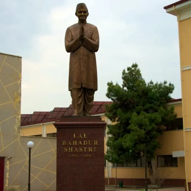 Шастри ҳайкали