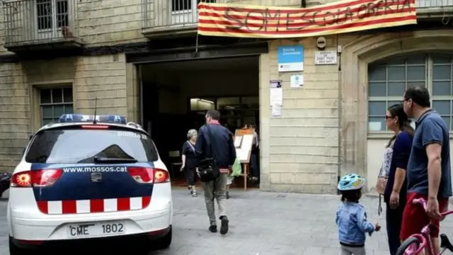 কেন্দ্রীয় পুলিশ বহু ভোটকেন্দ্র বন্ধ করে দিয়েছে