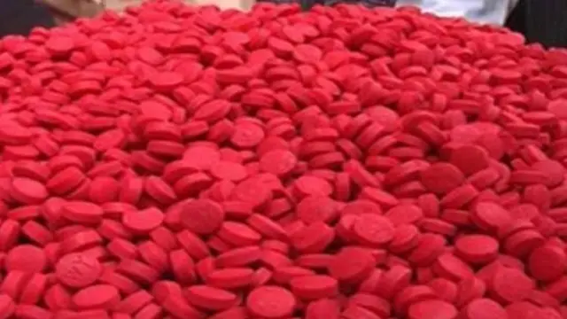 বর্তমানে বাংলাদেশের আলোচিত মাদক ইয়াবা।