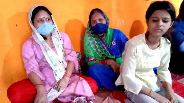 सुलभ श्रीवास्तव के परिजन