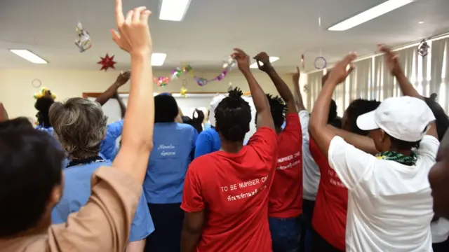 ผู้ต้องขังเต้น