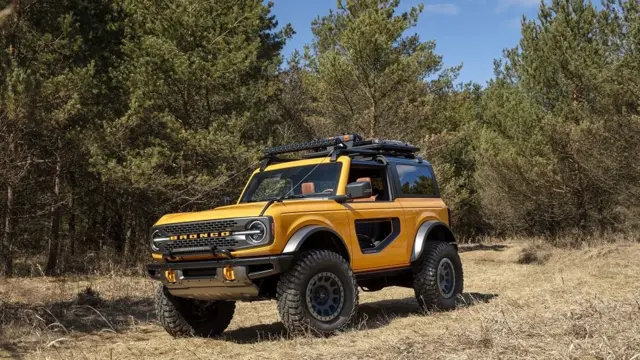 فورد برانکو با محصولاتی از جیپ و لندروور رقابت می‌کند