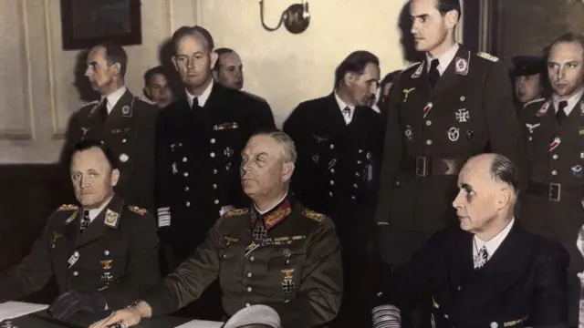 .. ثم مرة ثانية في مقر قيادة القوات الروسية بالقرب من برلين في اليوم التالي