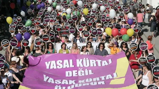 Ankara'da 17 Haziran 2017'de kadınlar kürtaj hakkı için meydanlardaydı.