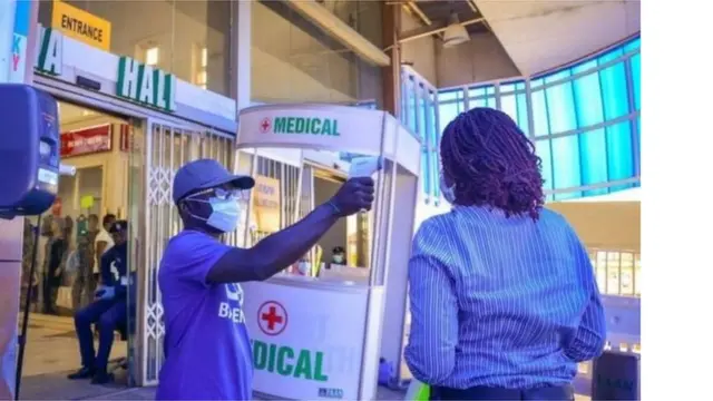 Aworan awọn to fẹ wọ baalu ni Naijiria