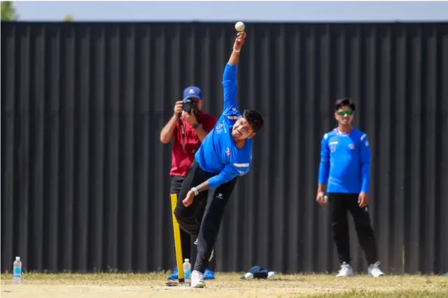 बलिङ गर्दै सन्दीप