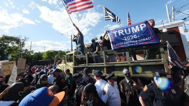 Сторонники Трампа на одной из акций протеста в штате Нью-Йорк