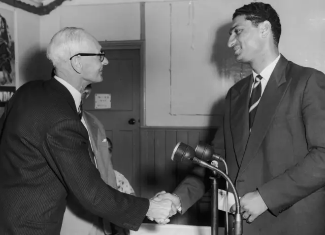 जैक हॉब्स, पॉली उमरीगर