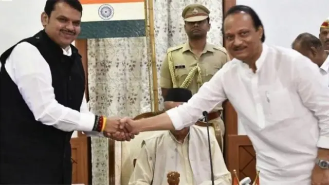 देवेंद्र फडणवीस आणि अजित पवार यांनी शपथविधी घेतला तो क्षण.