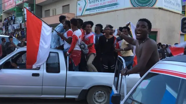 ደገፍቲ ስምዒቶም ካብ ክቆጻጸርዎ ዝከኣሎም ንላዕሊ ነይሩ