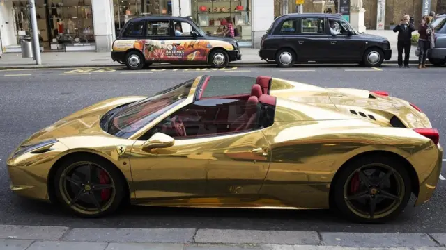 بوسعك إذا كسبت جائزة يانصيب ذات قيمةٍ كبيرةٍ شراء الكثير من السيارات السريعة