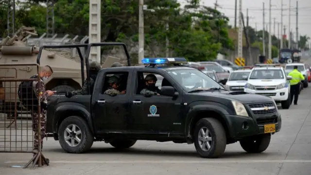 कारागारबाहिर प्रहरी