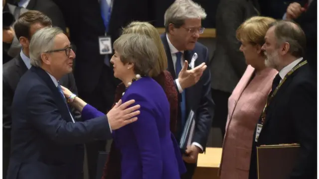 День 22 марта Мэй провела в компании европейских лидеров в Брюсселе