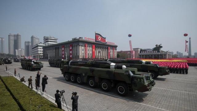 Desfile do arsenal militar na Coreia do Norte