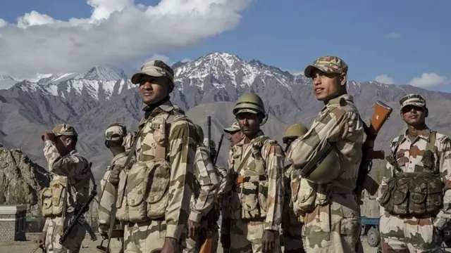 படையினர்