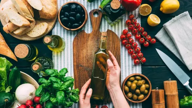 Согласно одному из исследований, замена насыщенных жиров мононенасыщенными (например, оливковым маслом) может снижать количество смертей на 11%