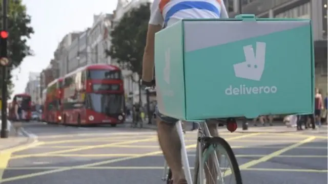 Un ciclista con Deliveroo