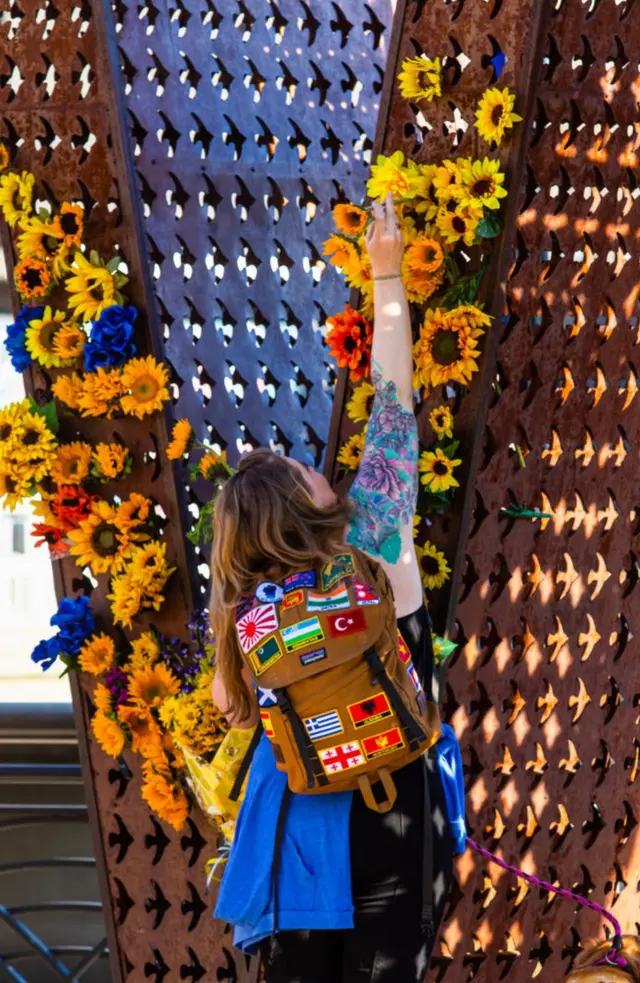 યુક્રેન જે વિસ્તારમાં આવેલું છે એ વિસ્તાર બ્લૅક સી તરીકે ઓળખાય છે અને દુનિયામાં સનફ્લાવર તેલનું 60 ટકા ઉત્પાદન તથા 75 ટકા નિકાસ આ બ્લૅક સી વિસ્તારમાંથી થાય છે