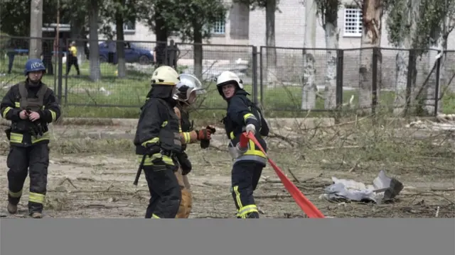 Пожарные на месте удара 26 мая 2023 г.