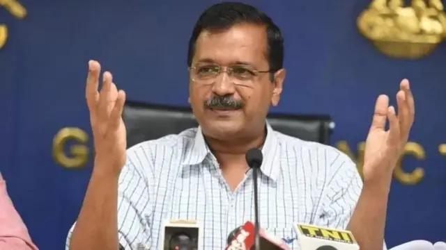 ગુજરાતમાં આપના વધતાં જતાં પ્રભાવને કારણે ગુજરાતમાં ભાજપ ઘણા નિર્ણયો લઈ રહ્યો હોવાના અવારનવાર પાર્ટીના રાષ્ટ્રીય સંયોજક અરવિંદ કેજરીવાલ આરોપ લગાડતા રહે છે