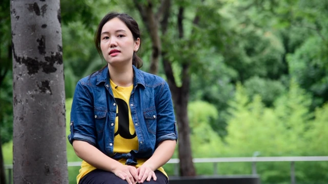 शंघाई के एक पार्क में मैं आमिर फ़ैन कैरन छन से मिला