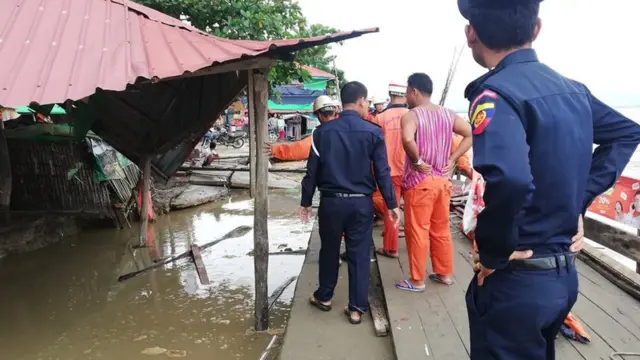 မင်းပြားမှာ လေးမြို့မြစ်ကမ်းပြို လို့ လူနေအိမ်တွေပျက်စီး