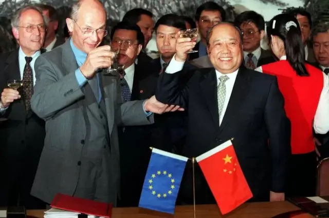 Des officiels chinois à l'OMS.