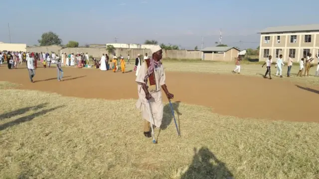 Uwugendana ubumuga yiyunguruje aja kwifatanya n'abandi