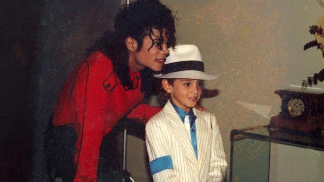 Майкл Джексон и Уэйд Робсон (фото 1990-х)