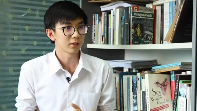 "ผมเห็นคนไทยพูดถึงฮิตเลอร์ในด้านดีบ่อย ๆ" ธนพนต์ ด่านภักดี นักศึกษาสาขาวิชาภาษาเยอรมัน จุฬาลงกรณ์มหาวิทยาลัย