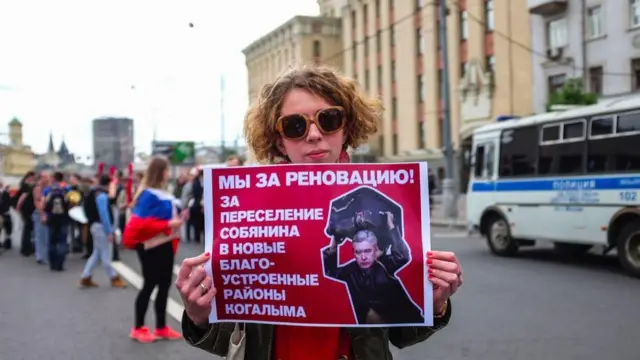 На согласованной площадке на Сахарова собрались противники реновации