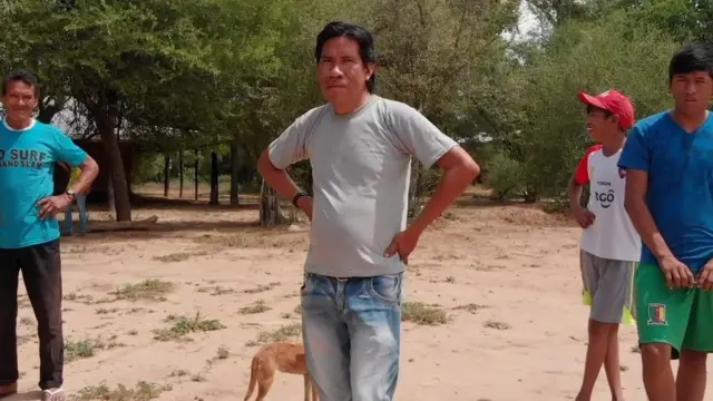 Chagabi entre miembros de su tribu