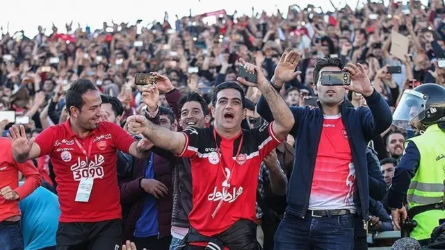 هواداران پرسپولیس در استادیوم آزادی تهران