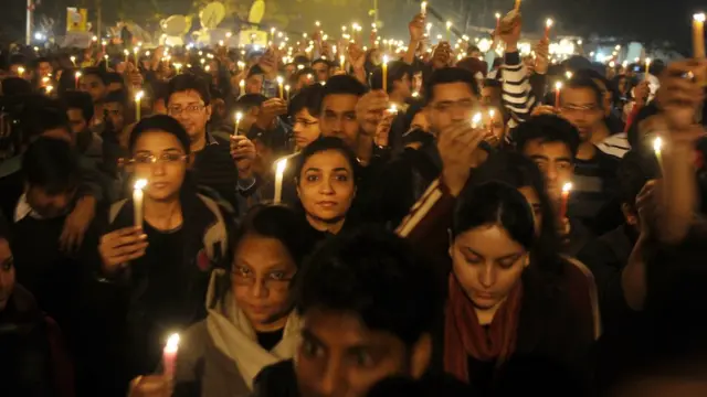 ప్రదర్శన, నిర్భయ, ఫర్హా